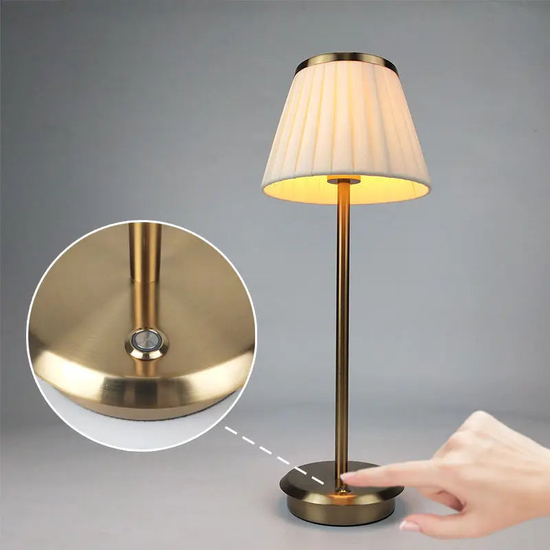 Rayon de Brillance - Lampe de Table en Cuivre Sans Fil