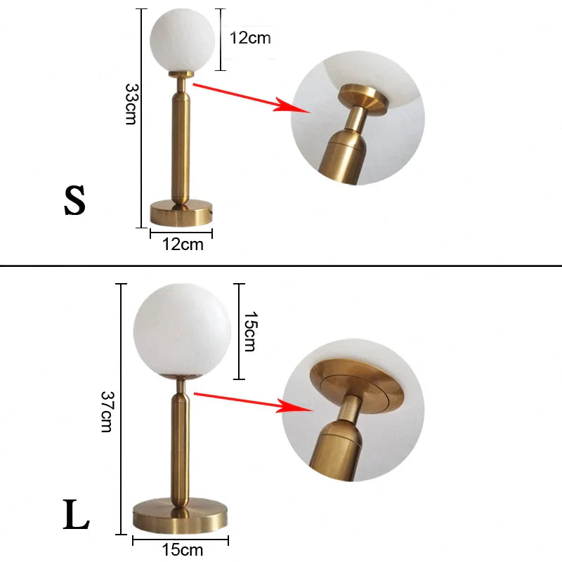 Lueur Sphère - Lampe De Table En Verre LED Avec Base En Laiton